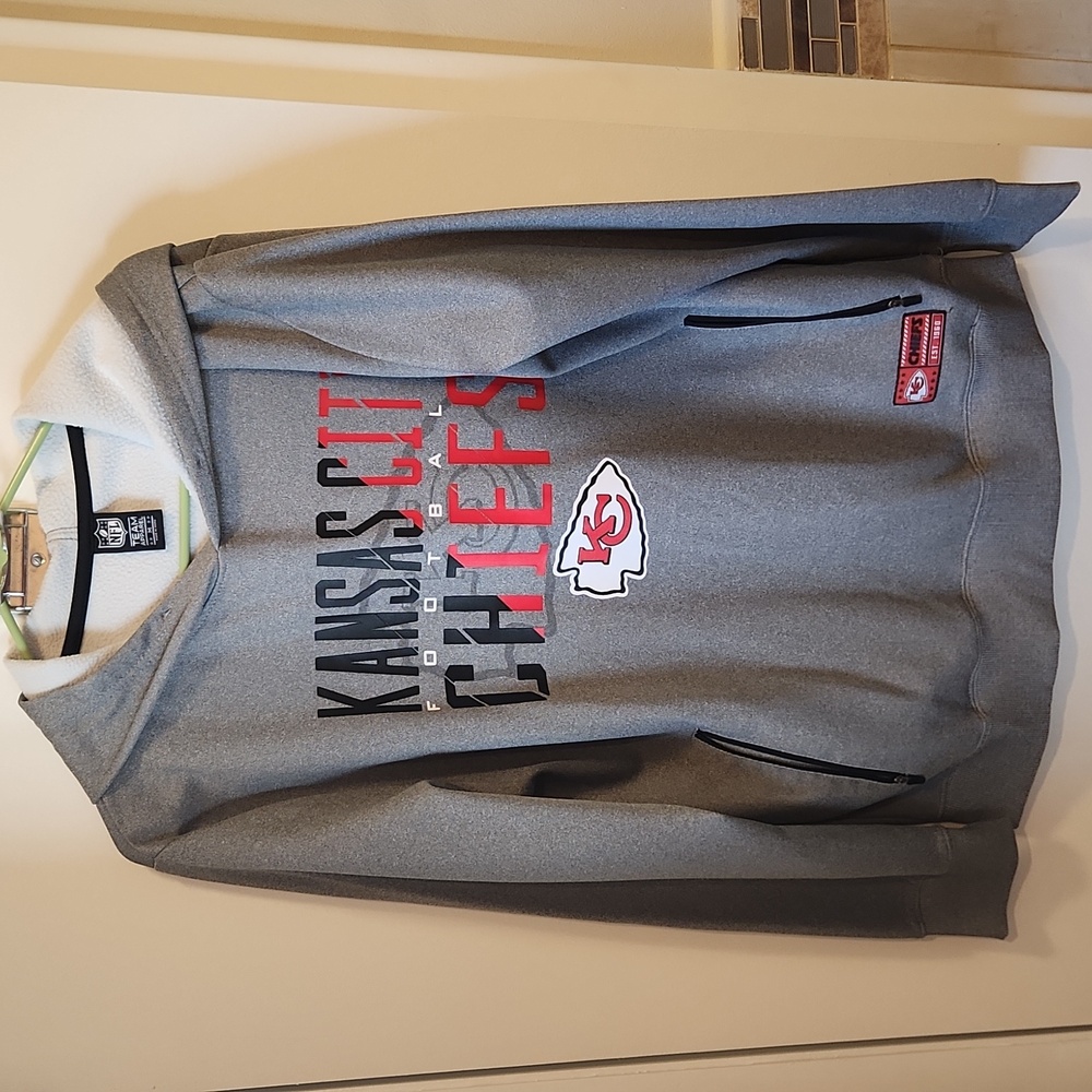 Chiefs Mens size M sweatshirt.